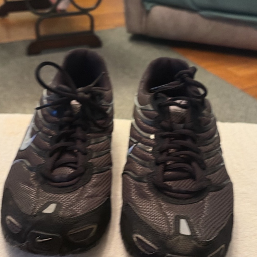 Nike Air Black and Gray Fitsole Sneakers - Picture 5 of 12